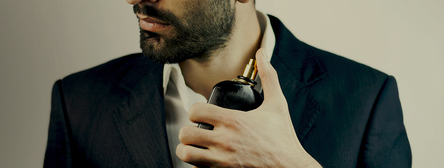 Uomo con profumo di nicchia